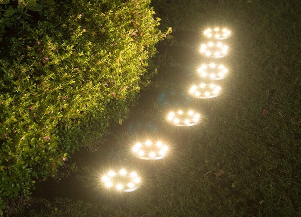 Слишком яркий свет, бьющий в глаза, дезориентирует и сбивает с пути