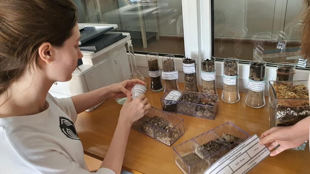 Еще в 1995 году 17 июня было объявлено Всемирным днем борьбы с опустыниванием и засухой (World Day to Combat Desertification and Drought).-3