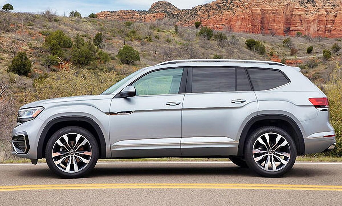 VW Atlas по сути старший брат Touareg, стартовал в 2016-м в США и Китае под именем Teramont. Кроссовер семиместный, длиной около 5,11 м. После фейслифтинга 2020-го года оснащается либо 238-сильной четверкой, либо 280-сильным V6. Доступен полный привод. Стоит машина в США около 34 000 евро.