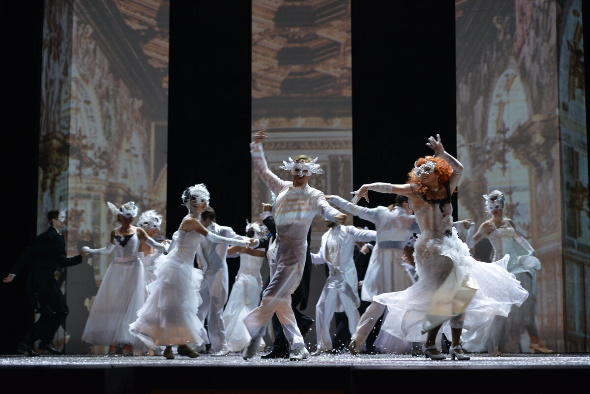 театр музыкальной комедии спектакли. белый петербург спектакль музкомедии. белый спектакль. дудкин петербург белый. белый петербург музкомедии.