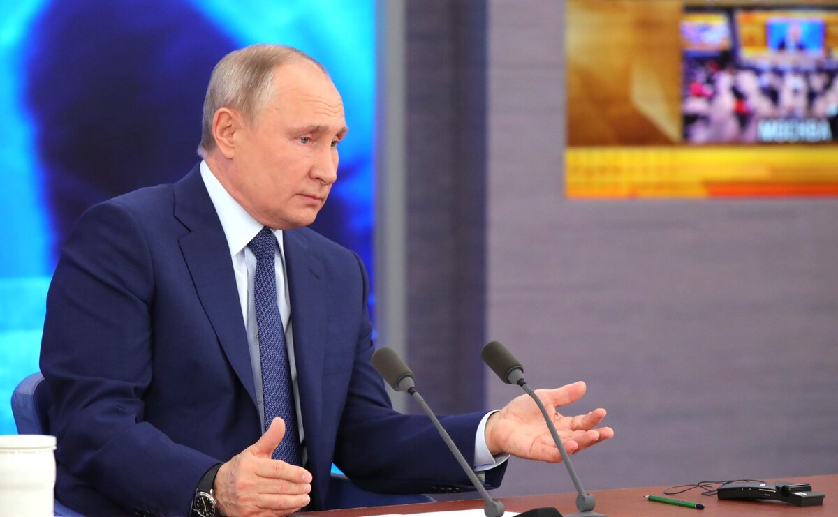Poetin op die perskonferensie. Foto van oop bronne.