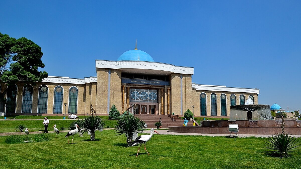 Фото из интернета . Здание центра искусств "Заркайнар".