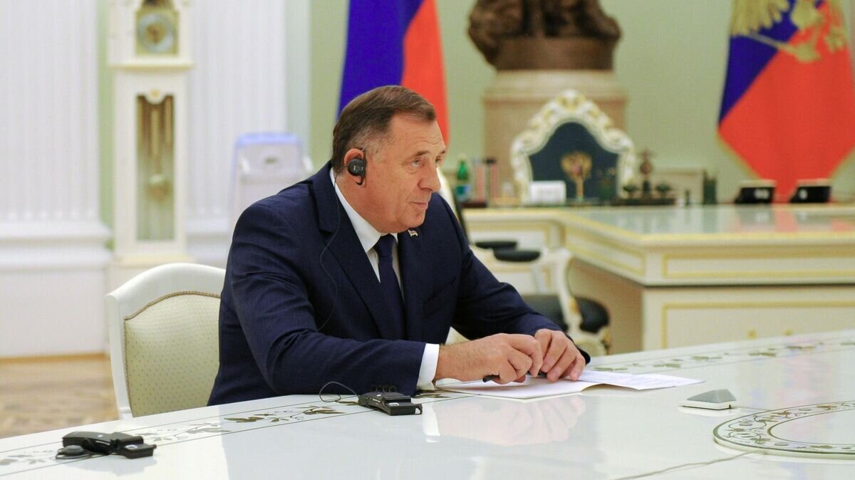    Член президиума Боснии и Герцеговины от сербского народа Милорад Додик во время встречи с президентом РФ Владимиром Путиным© РИА Новости / Михаил Климентьев