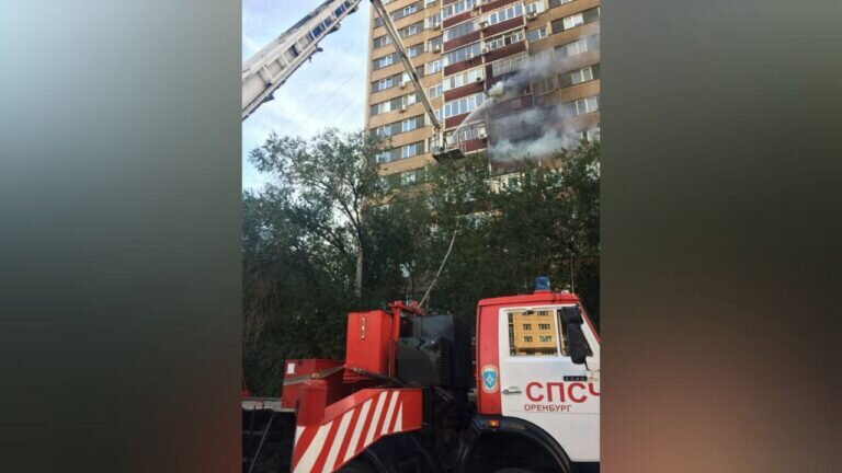    В Оренбурге идет борьба с огнем в многоэтажке на Чкалова Марина Шарт