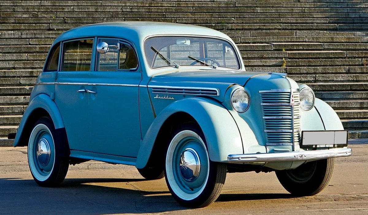 Фото из открытых источников интернета.  Москви́ч-400