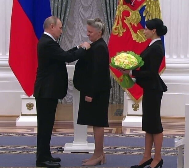 «Мать-героиня».