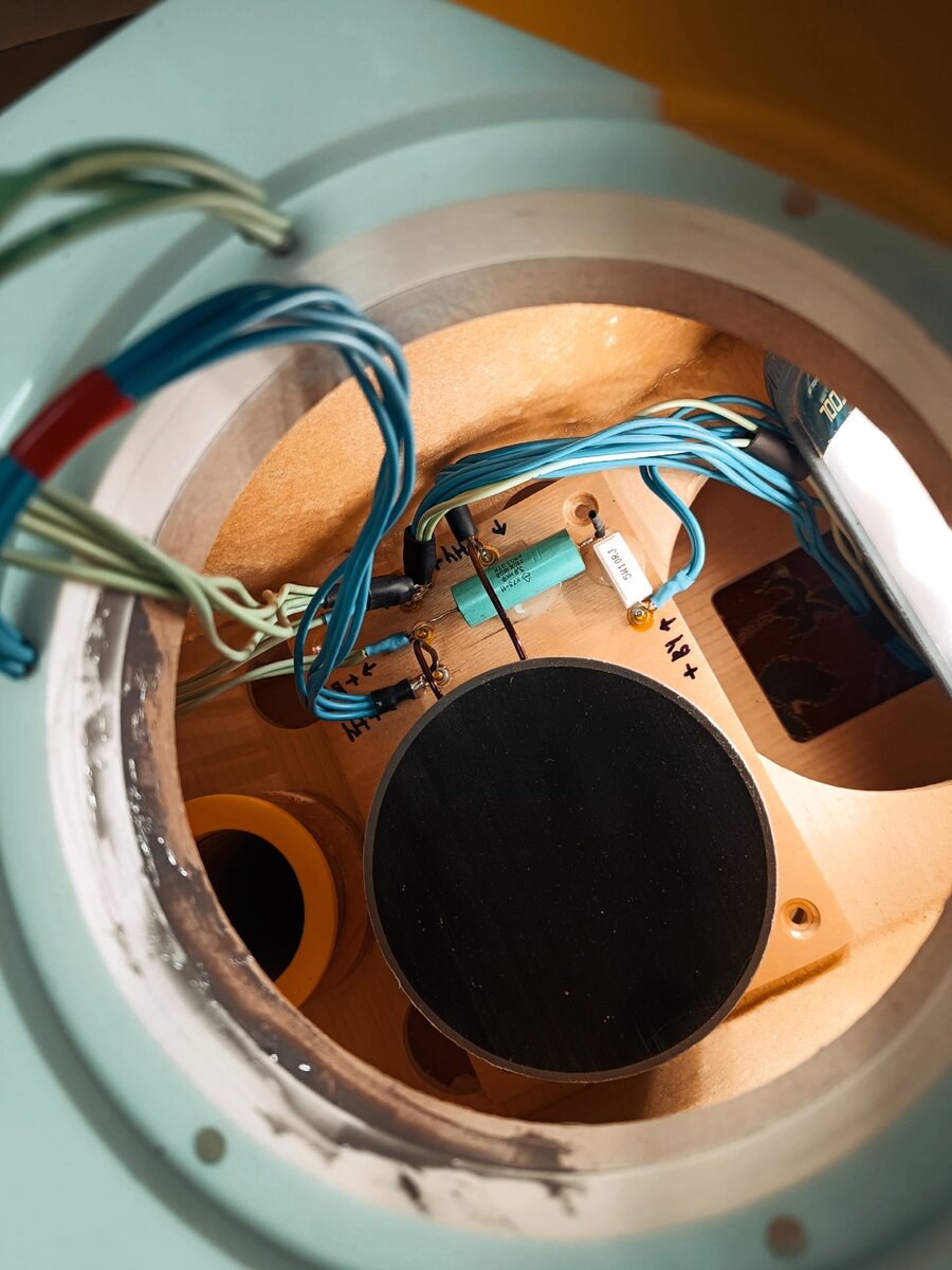 Наглядный пример, как можно доработать акустику на динамиках аккутон ...