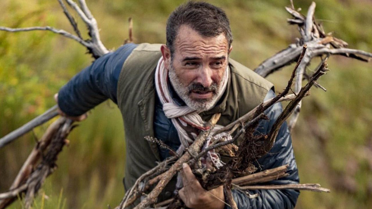 Кадр из фильма Sur les chemins noirs. Режиссер: Дени Имбер. Оператор: Magali Sylvestre de Sacy. Производство: Apollo Films, Auvergne Rhône-Alpes Cinéma, Centre National du Cinéma, Département des Alpes-Maritimes, D?partement des Alpes de Haute-Provence, Echo Studio, France 3 Cinéma, France Télévision, La Production Dujardin, OCS, Région Auvergne-Rhône-Alpes, Radar Films, TF1 Studio