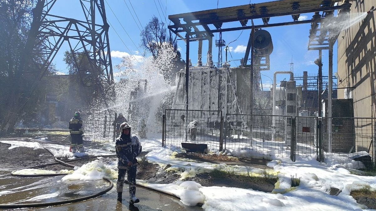     Спасателям удалось локализовать пожар на «Красном Октябре» в Волгограде, тушение продолжается, сообщили изданию «НовостиВолгограда.ру» в областном ГУ МЧС.