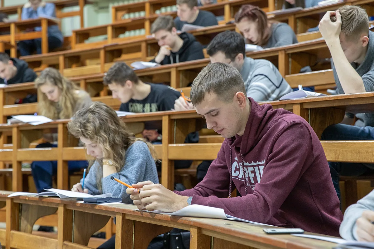 Экзамены и проходить обучение на. Экзамены ВШЭ. Экзамен в институте. Политехнический университет и студенты. Олимпиада в вузе.