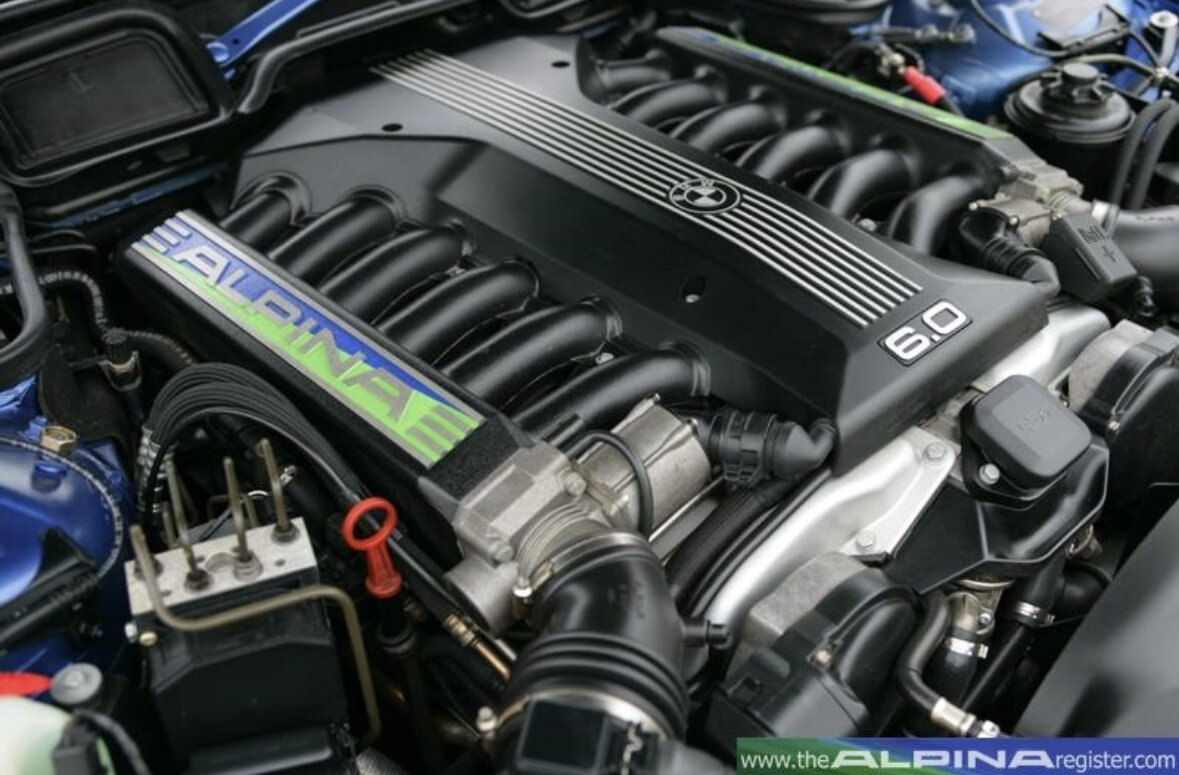 Из-за такого мощного мотора машина обладала немалым аппетитом- 15,5 литров бензина с октановым числом не ниже 95 на 100 км. в смешанном цикле, но, как ни странно, была очень экологична (выброс CO2 — 370 гр./км).