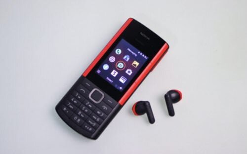 Это вообще законно? Помните, год назад мы рассказывали про 5710 XpressAudio — новый кнопочный телефон от Nokia? Устройство со встроенными наушниками появилось в России, и купить его можно почти везде.