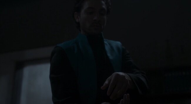 Кадр из сериала "Темные начала"