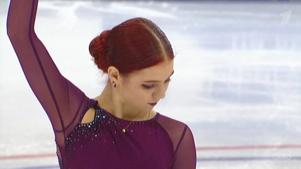    Александра Трусова на старте пятого этапа Гран-При России по фигурному катанию в Самаре. Фото: стоп-кадр эфира «Первого канала».