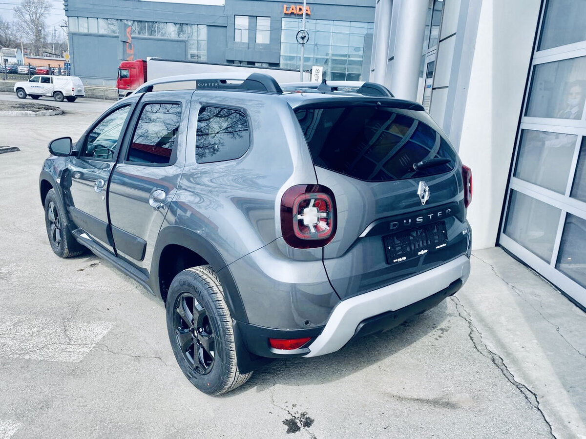 Мне одному задняя оптика навязчиво напоминает Jeep Renegade?