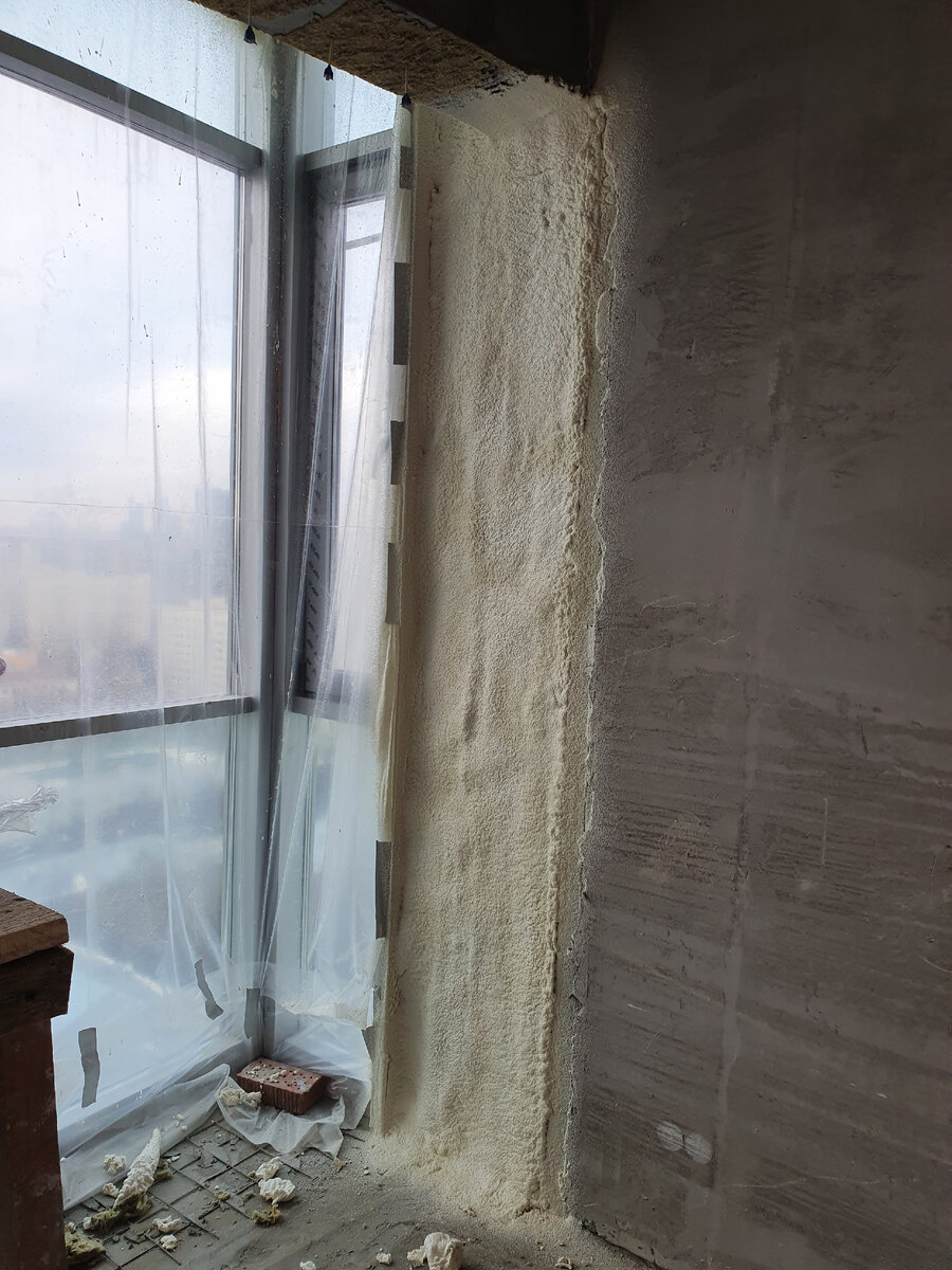 Напыление пенополиуретана на лоджии