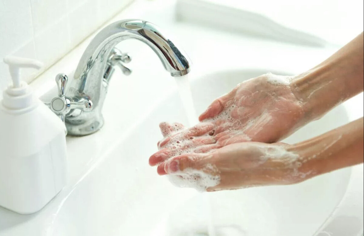 Изображение взято с https://potokmedia.ru/russia_world/169533/vrach-skazala-o-vrede-chastogo-mytja-ruk-i-antiseptikov/