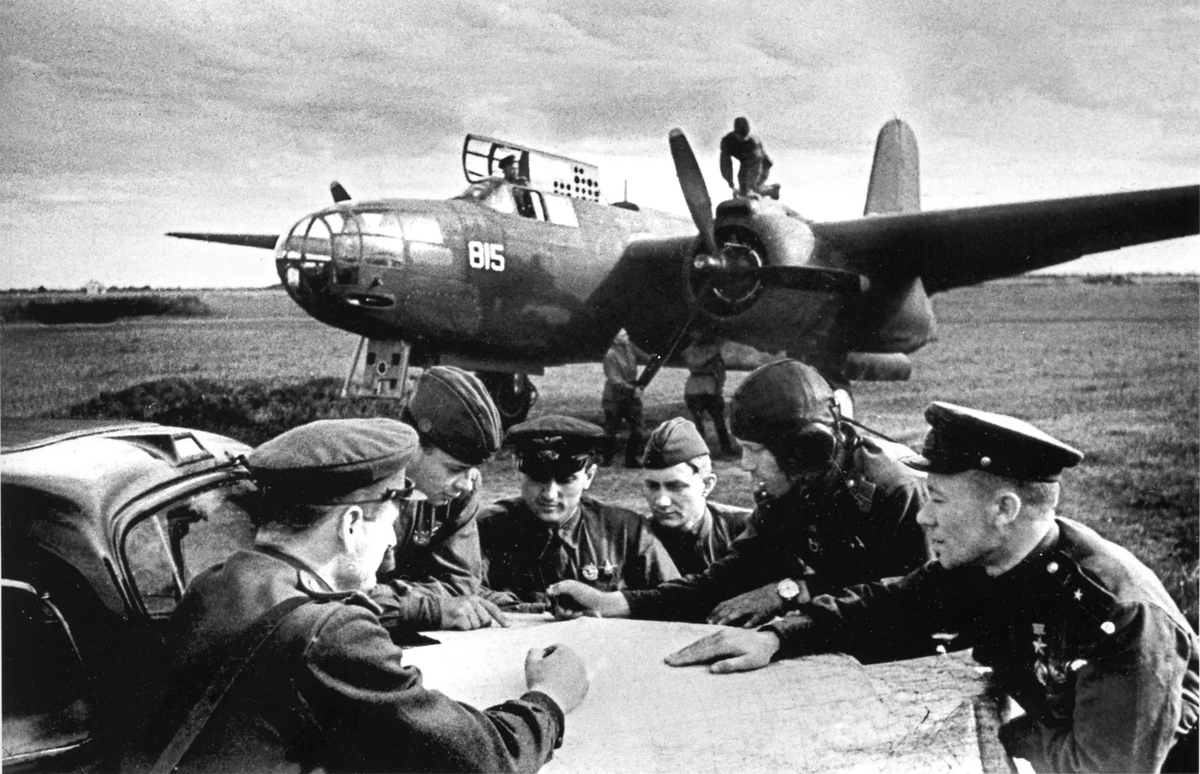 Летчики курской битвы герой советского союза. А-20 Бостон ленд-Лиз. Летчики 1941-1945. Военные летчики в ВОВ 1941-1945. Летчики ВОВ 1941.