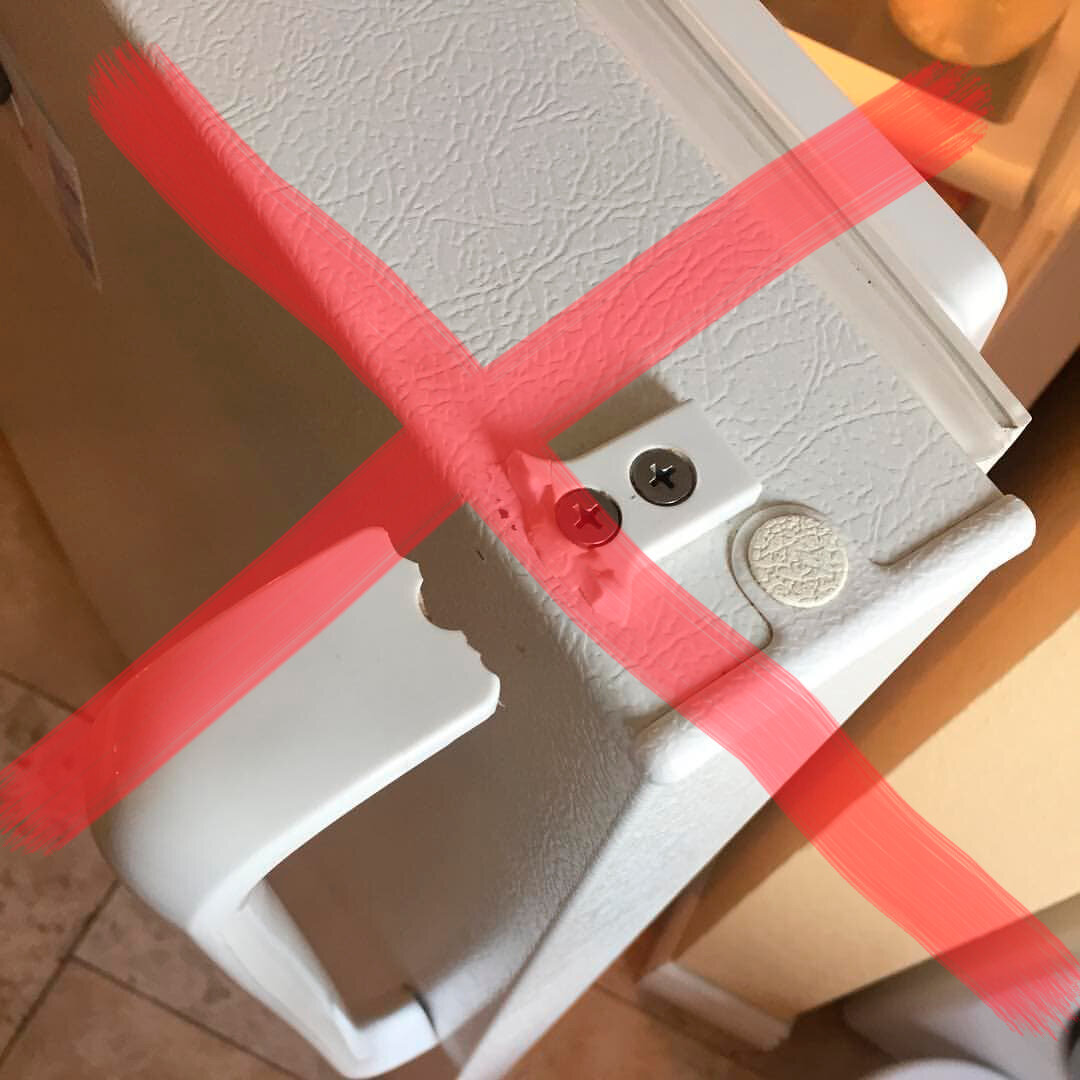 Эта ручка скоро отвалится