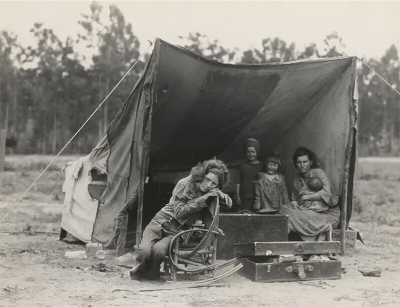 Флоренс Оуэнс Томпсон со своими детьми в Нипомо, Калифорния, 1936 год.