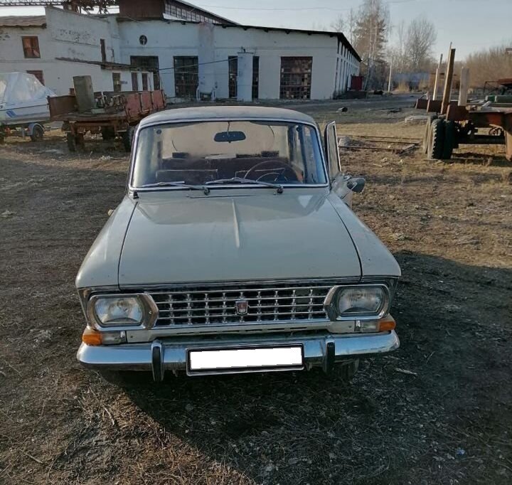 Москвич 408: на решетке эмблема уже не существующего завода