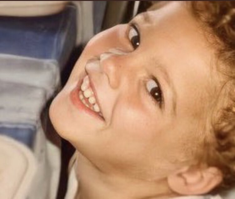 Керем Бурсин в детстве