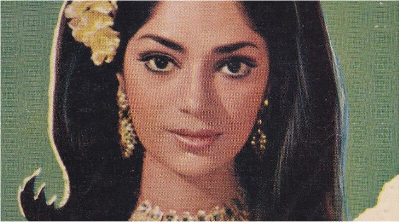 Сими родилась 17 октября 1947 года.