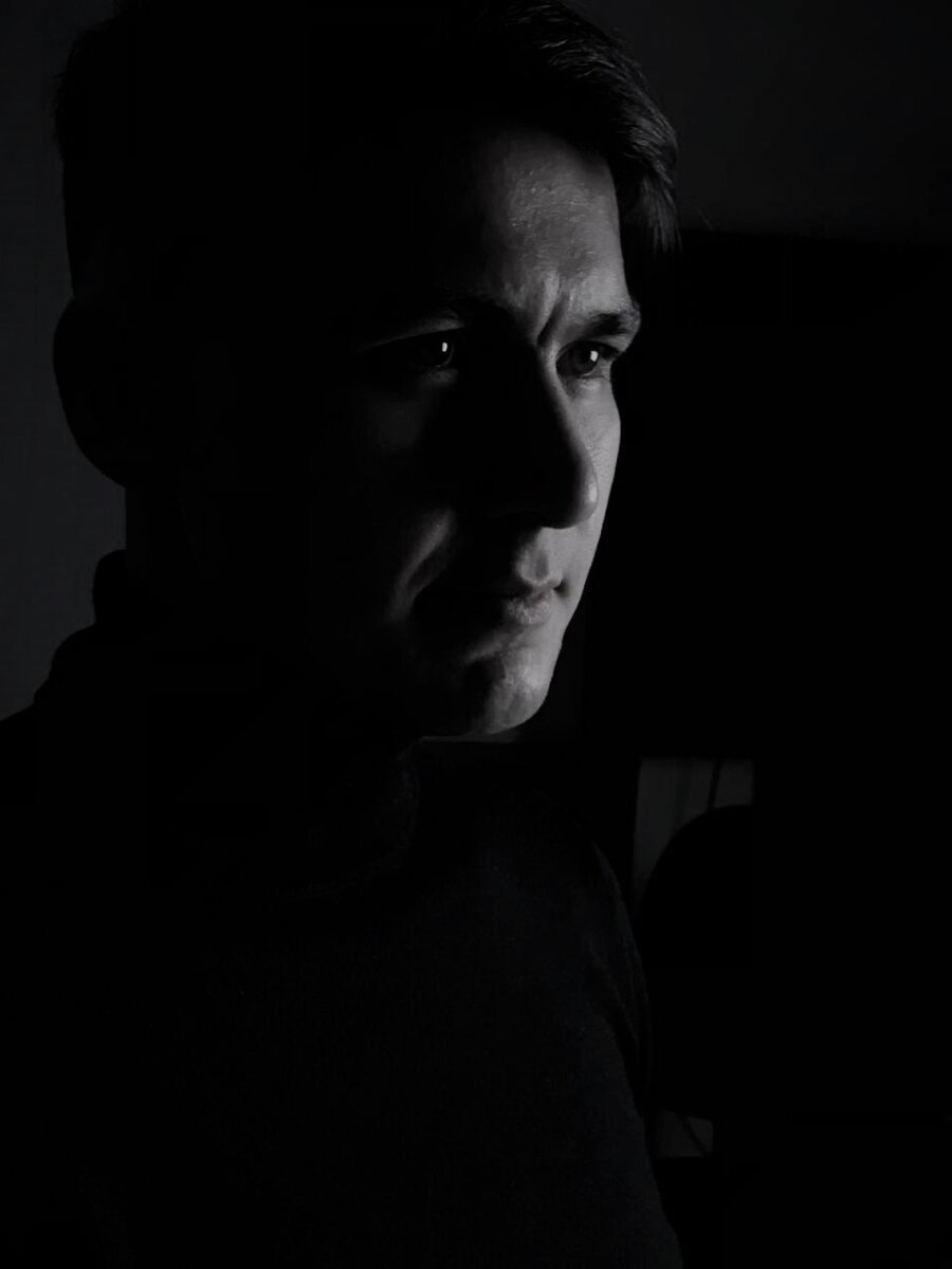 Я манифестирующий генератор с профилем 4/6, с сильным эмоциональным центром - без осознанного доступа к своим эмоциям - они в подсознании.