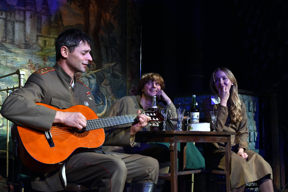 Марат — Константин Гапонов,  Леонидик —  Алексей Кубин, Лика — Любовь Климкина