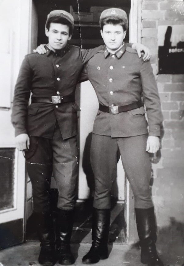 Я (справа) с армейским товарищем, Германия, 1986 год