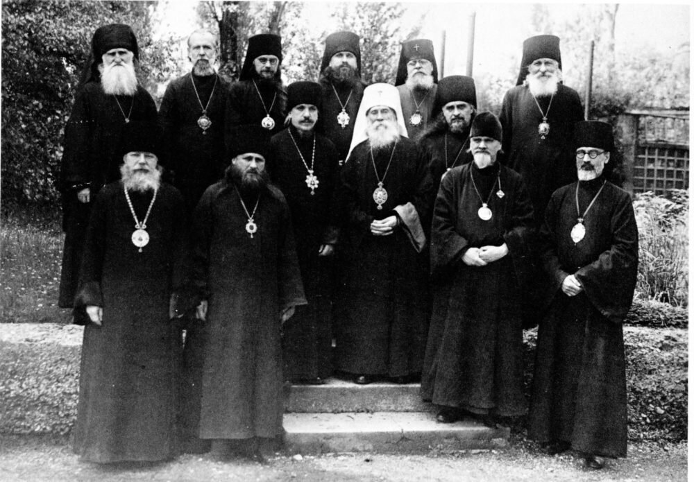 Кто такие святые? За фото спасибо сайту rocorstudies.org