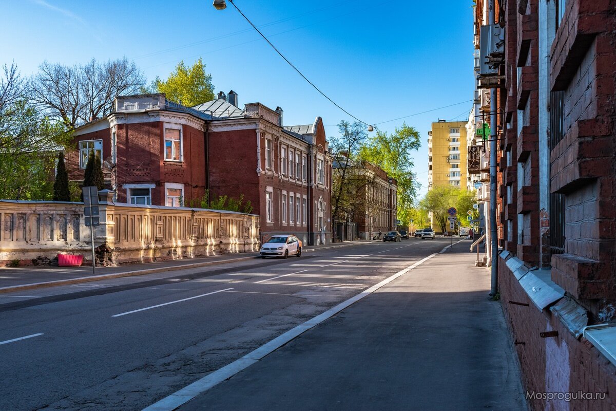 Вид улицы Щепкина в сторону бывшего роддома