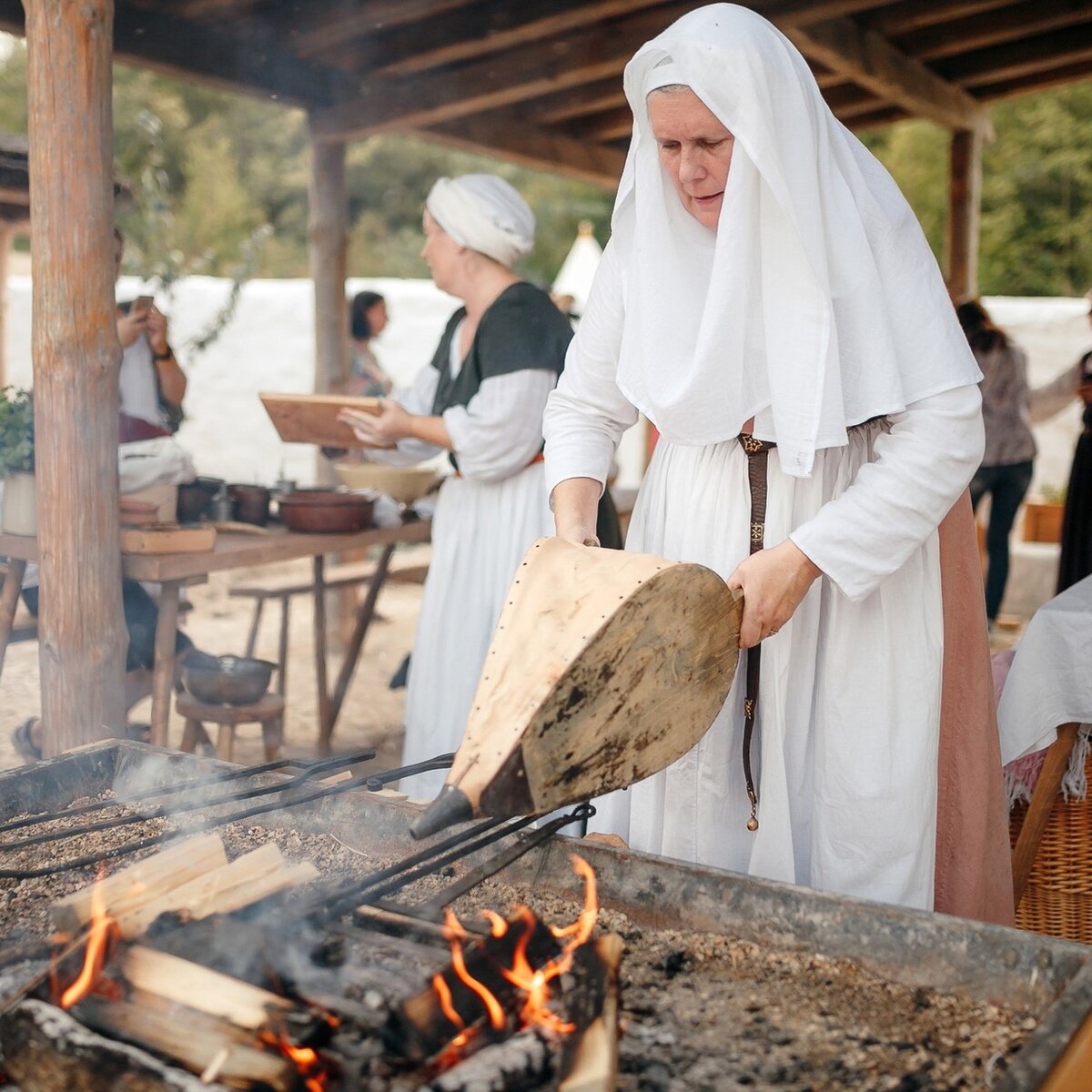 Женщина в старинном костюме в парке «Федюхины высоты» / Фото организаторов