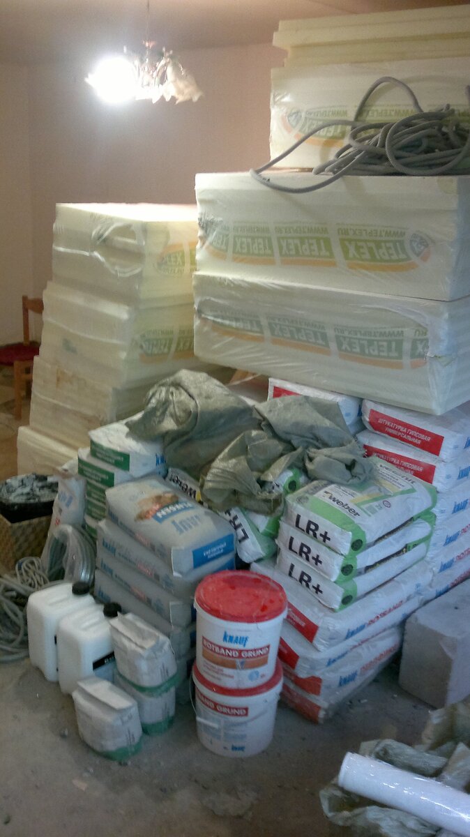 Материал с рынка Мельница с нарушениями условий хранения. После размораживания шпатлёвки и грунтовки теряют часть потребительских свойств, как и сыпучие материалы впитавшие излишнюю влагу при хранении.