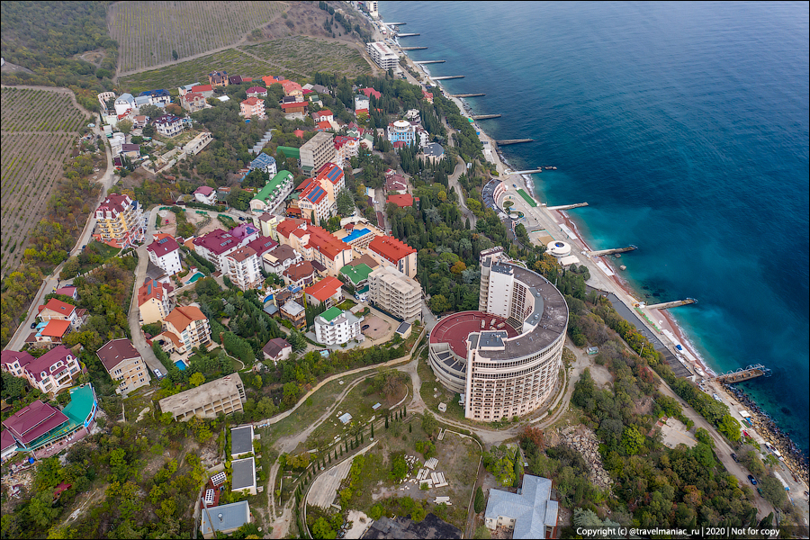 Нашел в Крыму поселок для богатых, который спрятался в тихом уединенном месте3