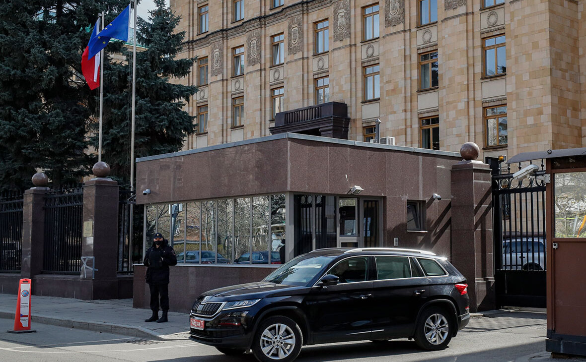 У здания посольства Чехии в Москве. Источник: Яндекс.Картинки