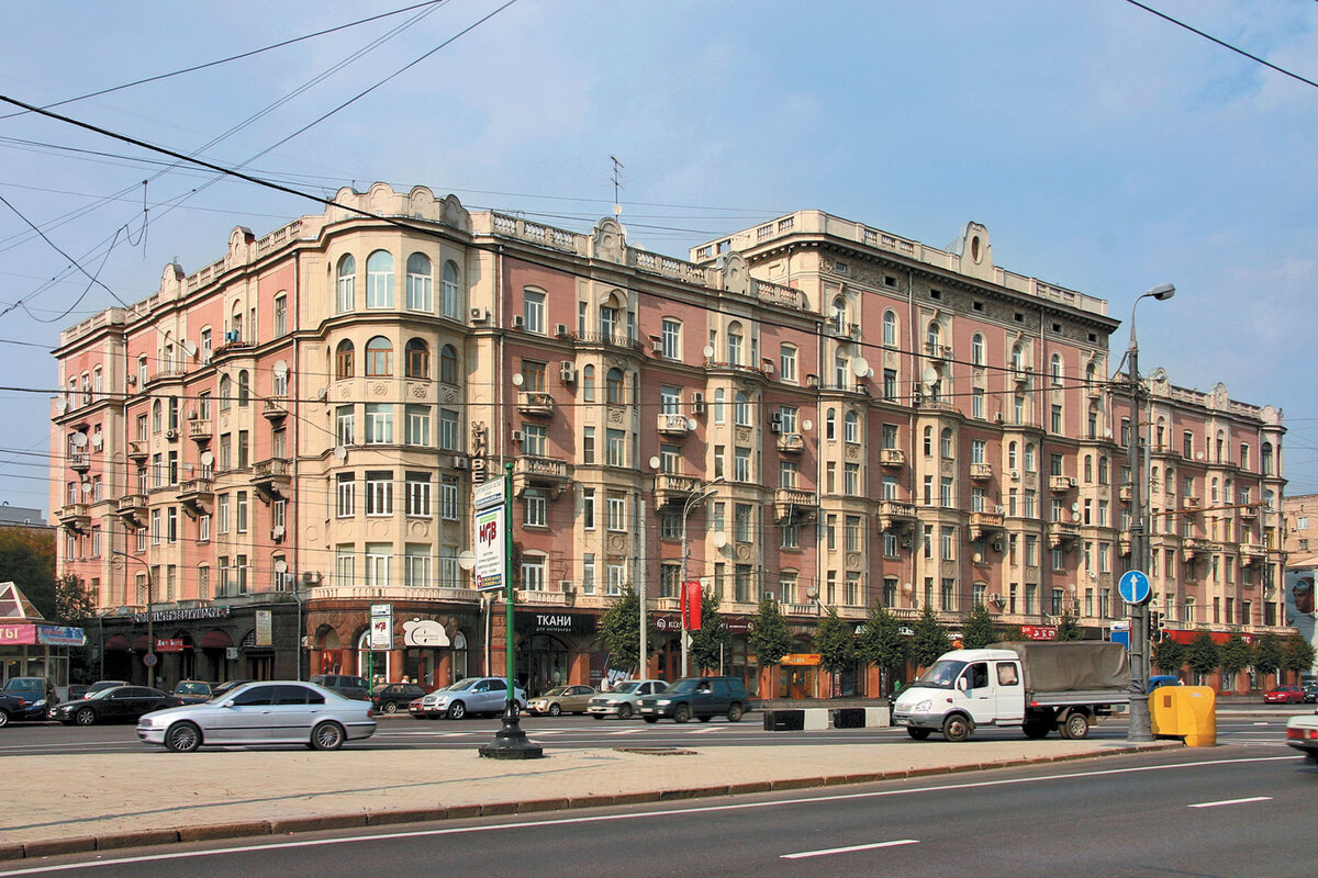 Кутузовский проспект дом 26 фото Красно-белый дом на Кутузовском проспекте: история, квартиры и знаменитые жильцы