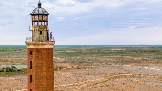 Заброшенный Петровский маяк в Астраханской области. Море ушло, маяк остался.