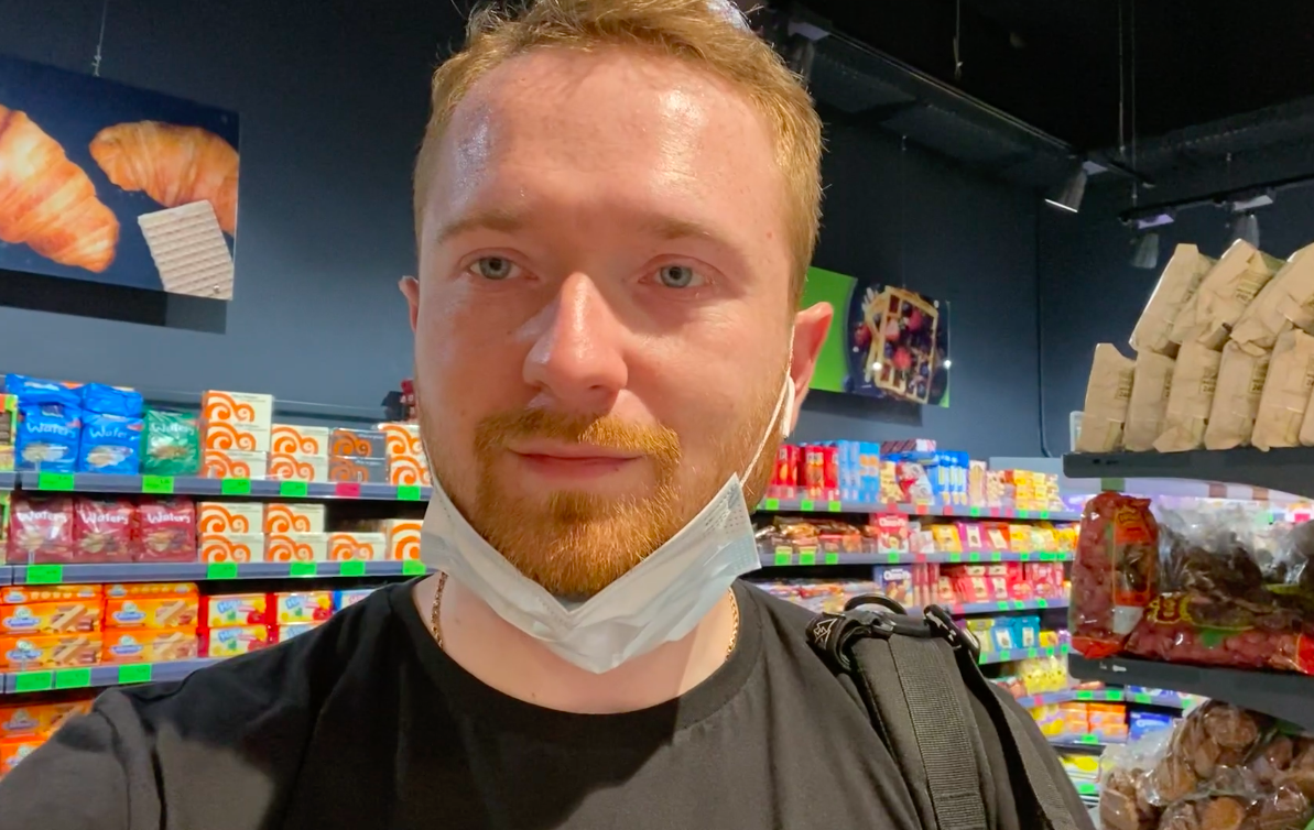 На всякий случай надел маску - требования носить ее никто не отменял. Но в магазине, ощущение, всем было все равно, ношу я ее или нет. 