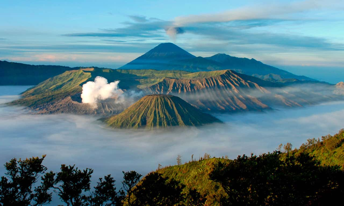 Вулкан Бромо на востоке индонезийского острова Ява. Фото из открытых источников. 