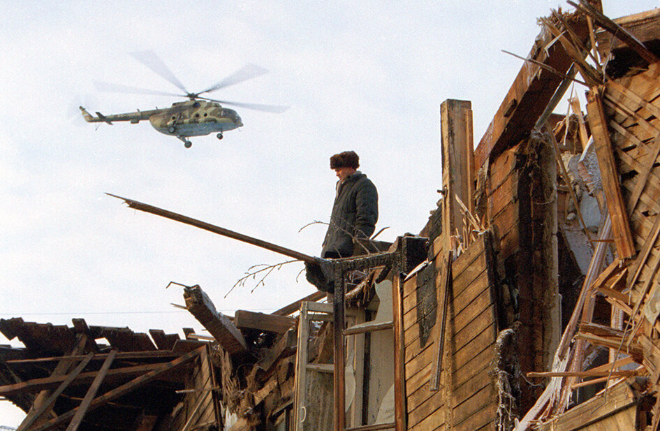 Ан 124 иркутск 1997. Bombed out building.