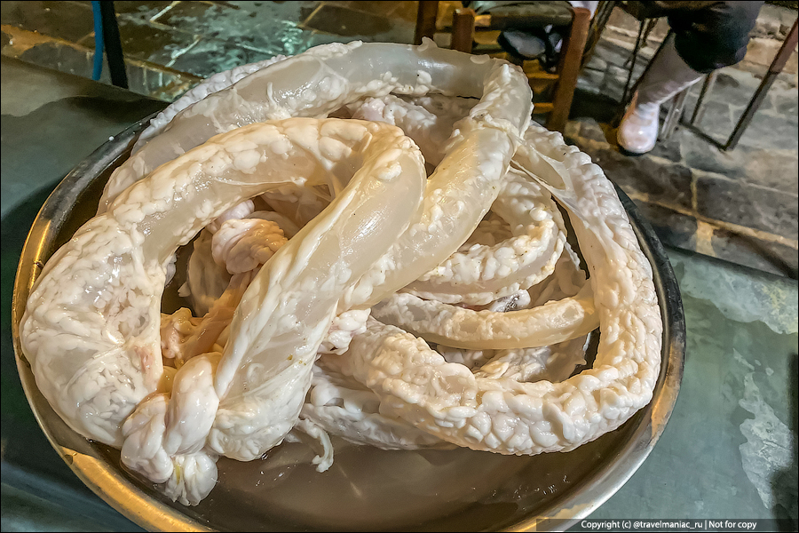 «Вкусные» продукты на рынке в Сирии, которые у наших девушек вызывают неприятные ощущения2