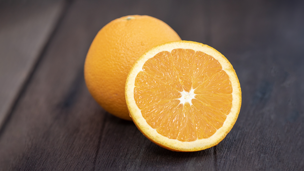В апельсине есть флавоноиды — вещества, регулирующие рост организма и оказывающие антиоксидантное действие