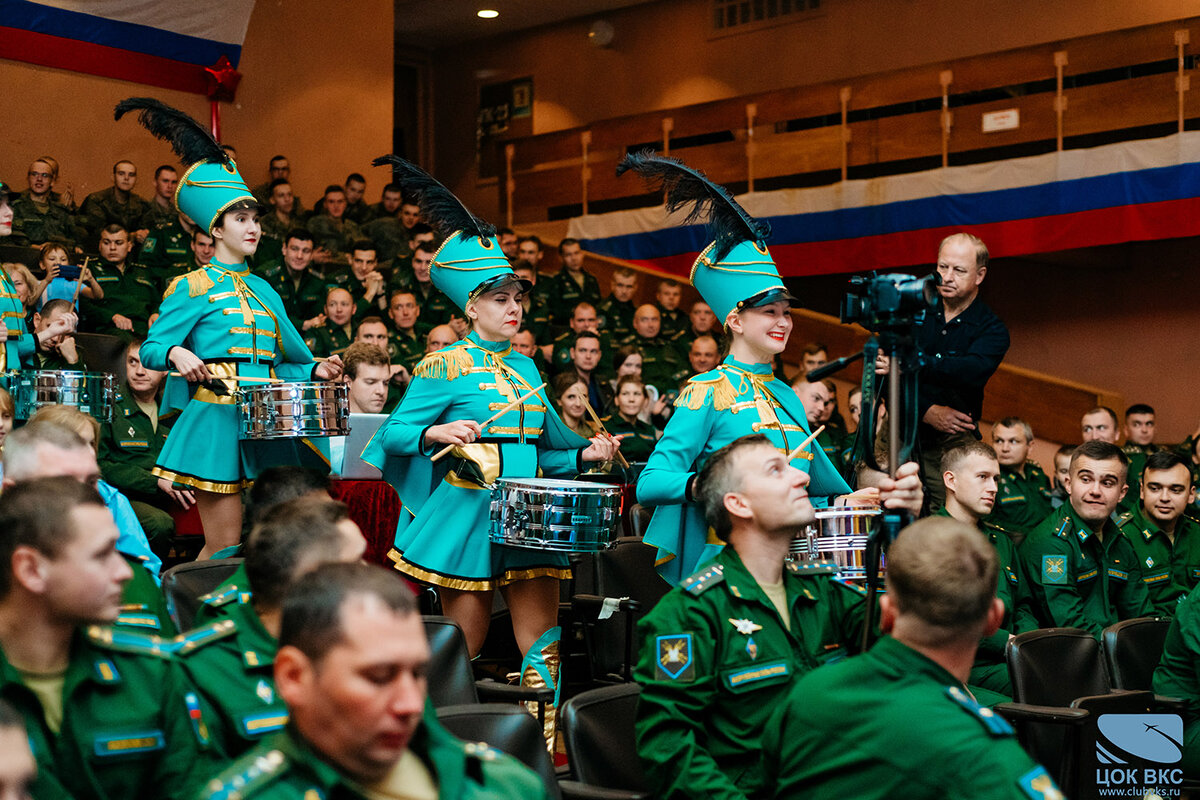 Творческая группа ЦОК ВКС поздравила военнослужащих и ветеранов Космических войск