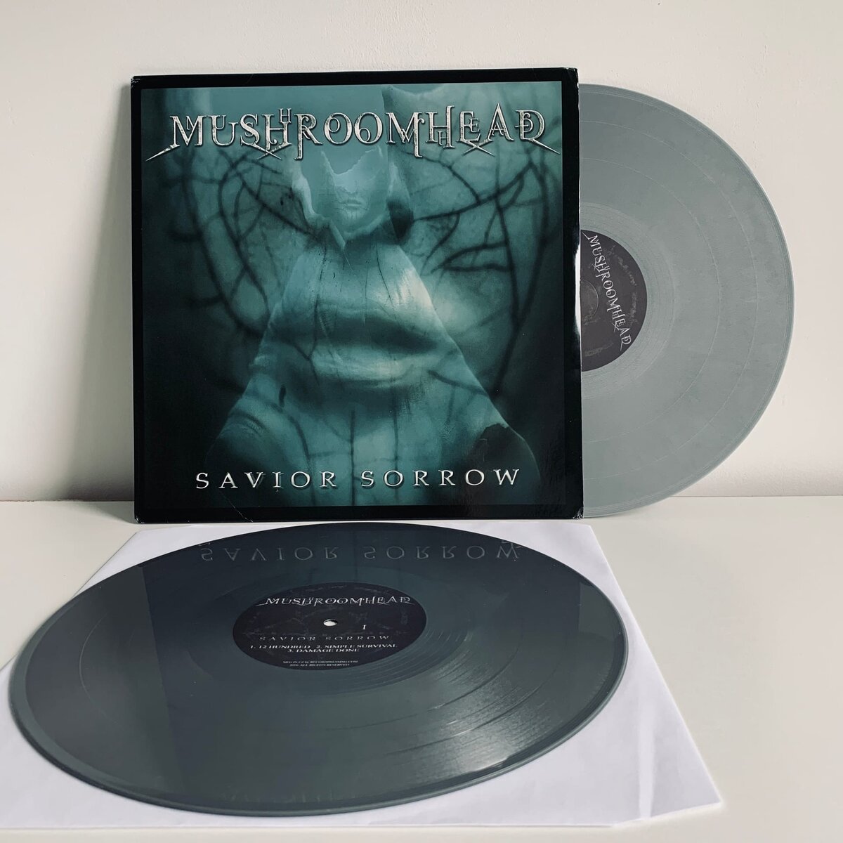 Визуально издание конечно скромное, зато музыкально - отличное!