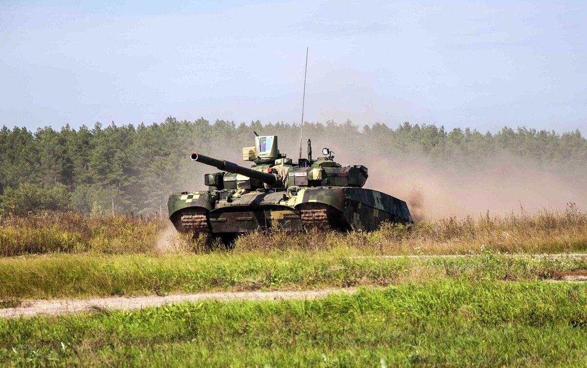 Военная техника на марше в полях.  фото: картинки  яндекса. 