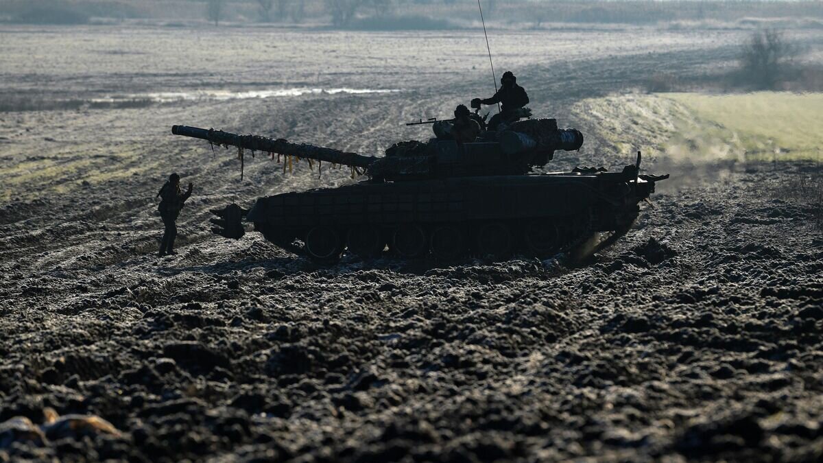    Экипаж танка Т-80 вооруженных сил РФ в зоне проведения СВО© РИА Новости / Александр Гальперин