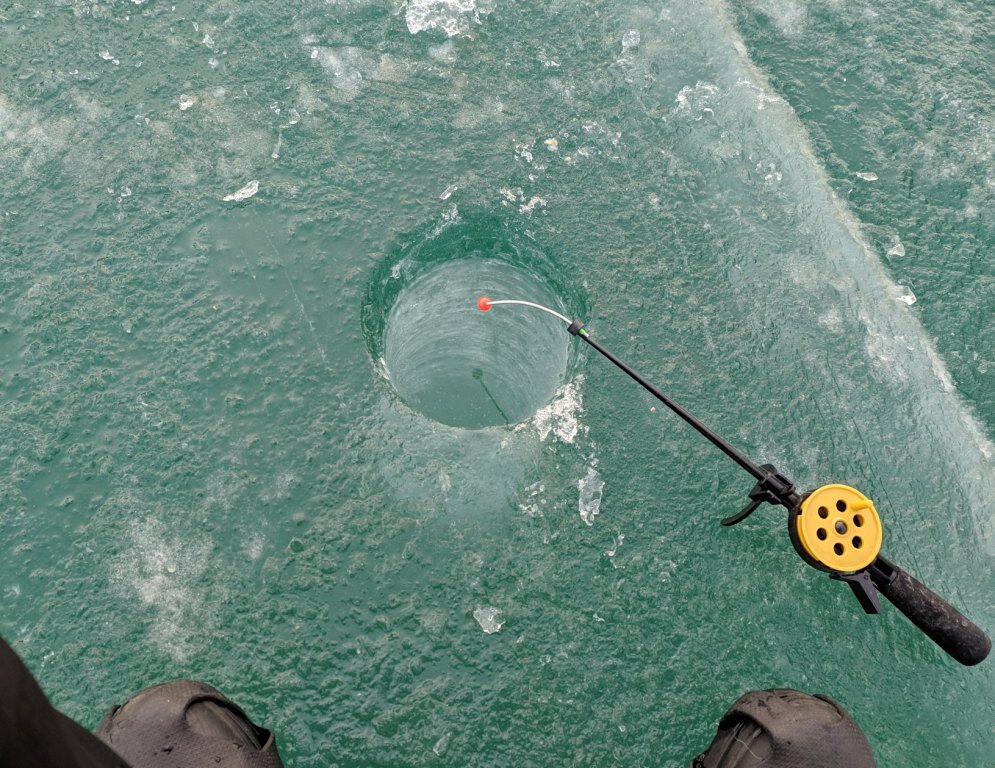 Толщина льда этой зимой достигала 40 см. 