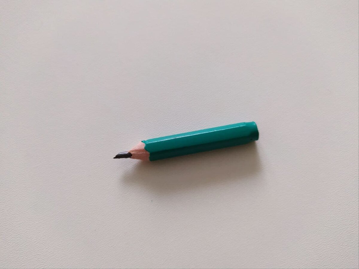 Лезвие с ручкой. Трава ручкой. Лист и ручка. Фигурные ручка трава. Скрип карандаша