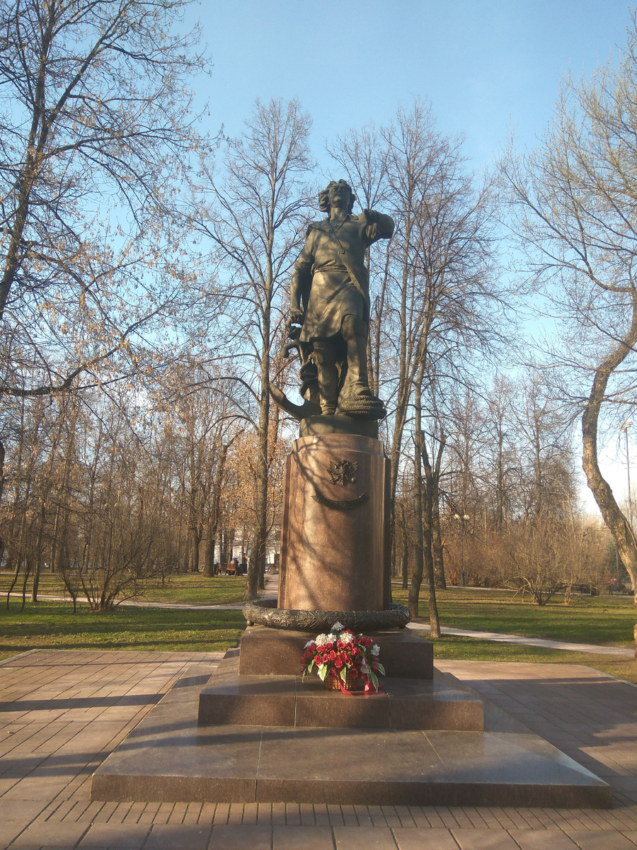 Памятник Петру I